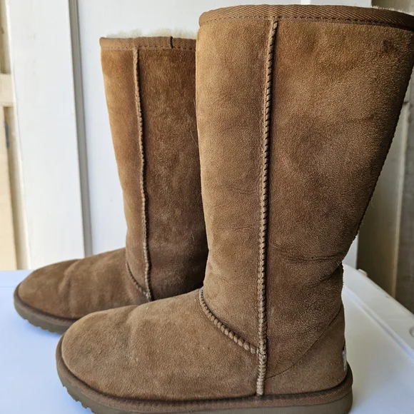 UGG Classic Tan Suede Boots - Picture 3 of 7